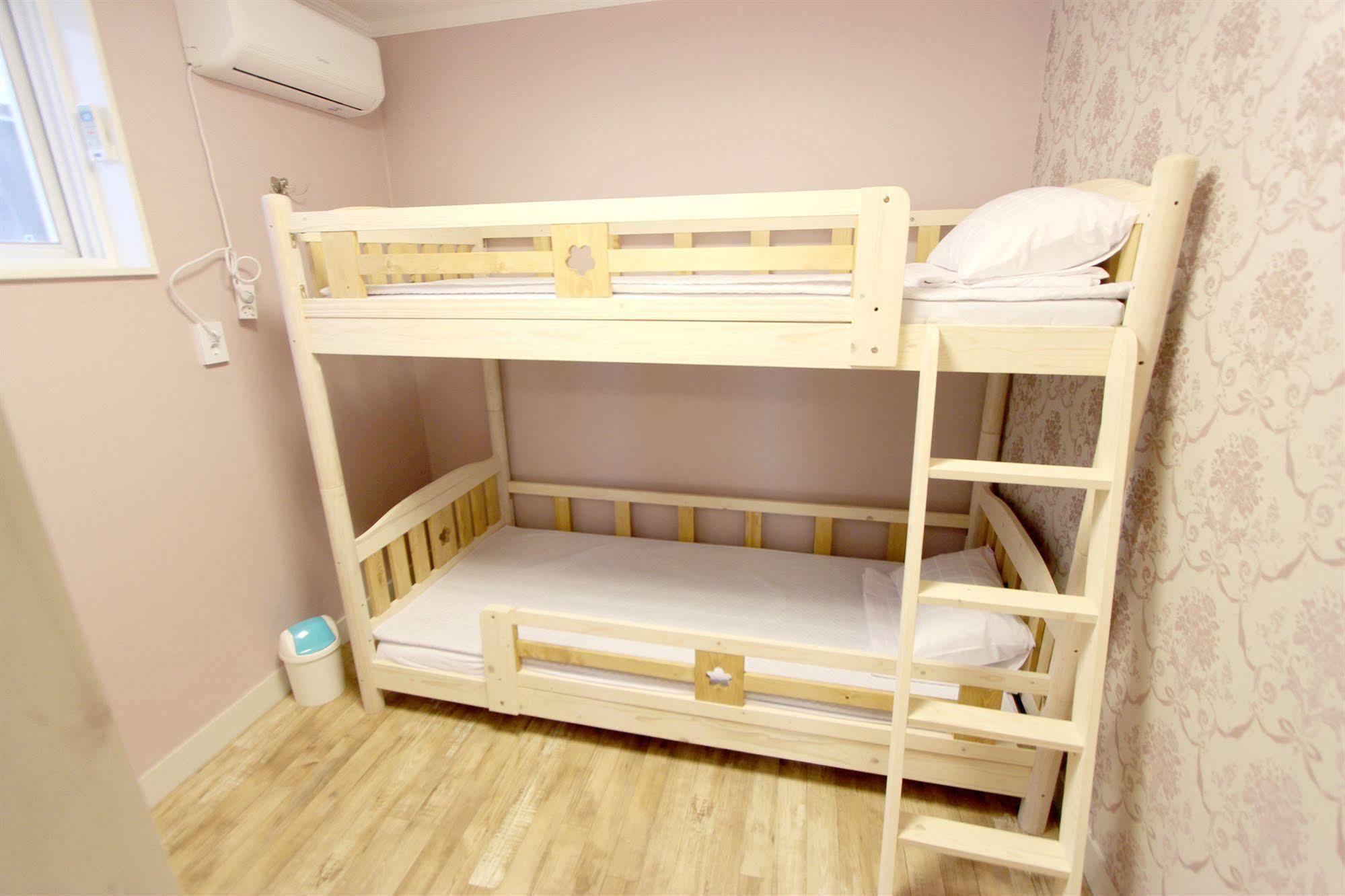 Хостел Unni House Сеул Экстерьер фото